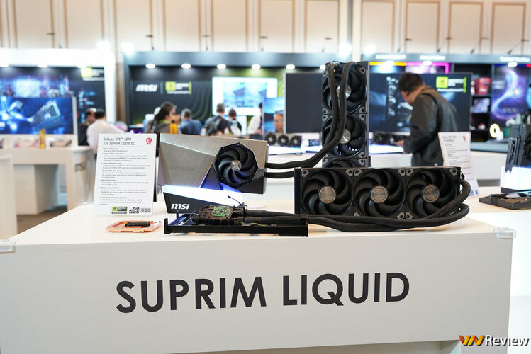 DSC09836_1280 logo mau.jpg