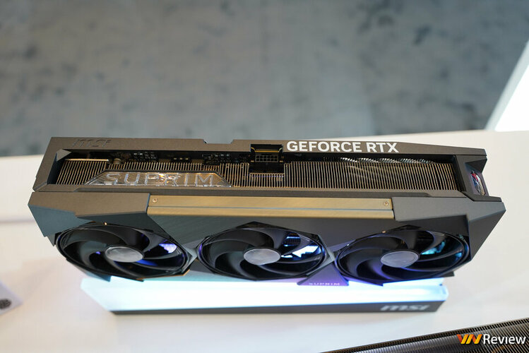 DSC09845_1280 logo mau.jpg