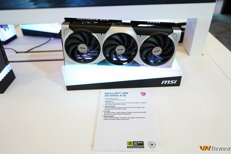 DSC09867_1280 logo mau.jpg