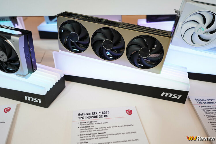 DSC09930_1280 logo mau.jpg