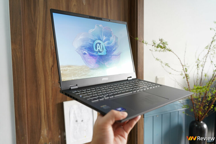 DSC01906_1280 logo mau.jpg