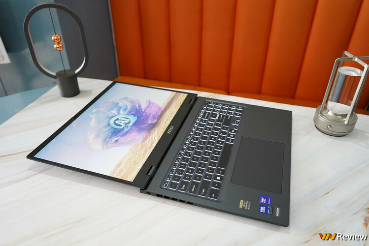 DSC01857_1280 logo mau.jpg