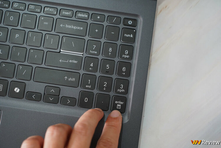 DSC01692_1280 logo mau.jpg