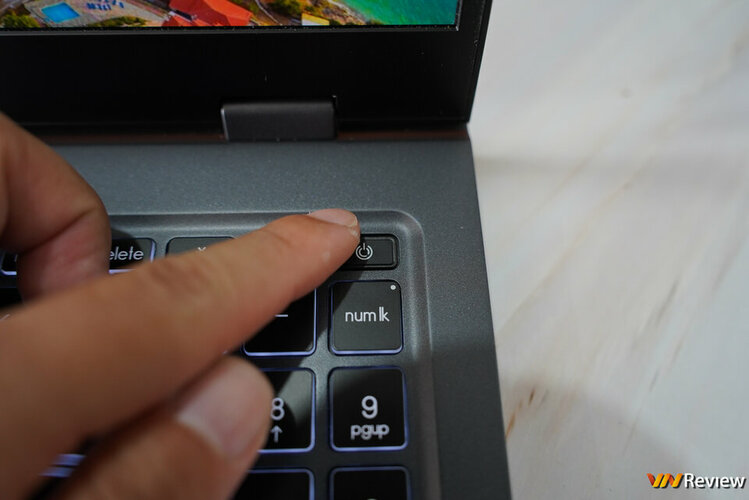 DSC01598_1280 logo mau.jpg